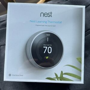 Nest Learning Thermostat, in stainless steel